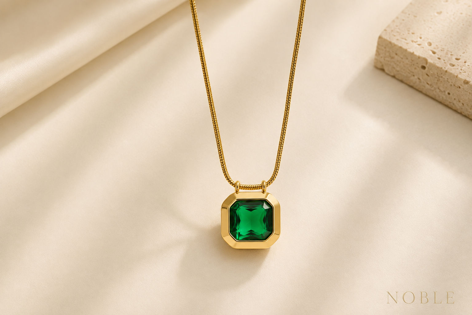 Noble Emerald Necklace