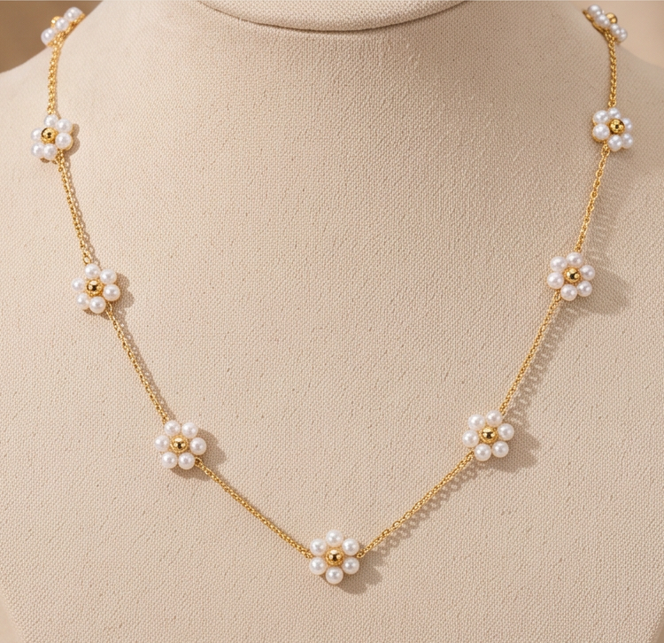 Daisy Pearl Necklace